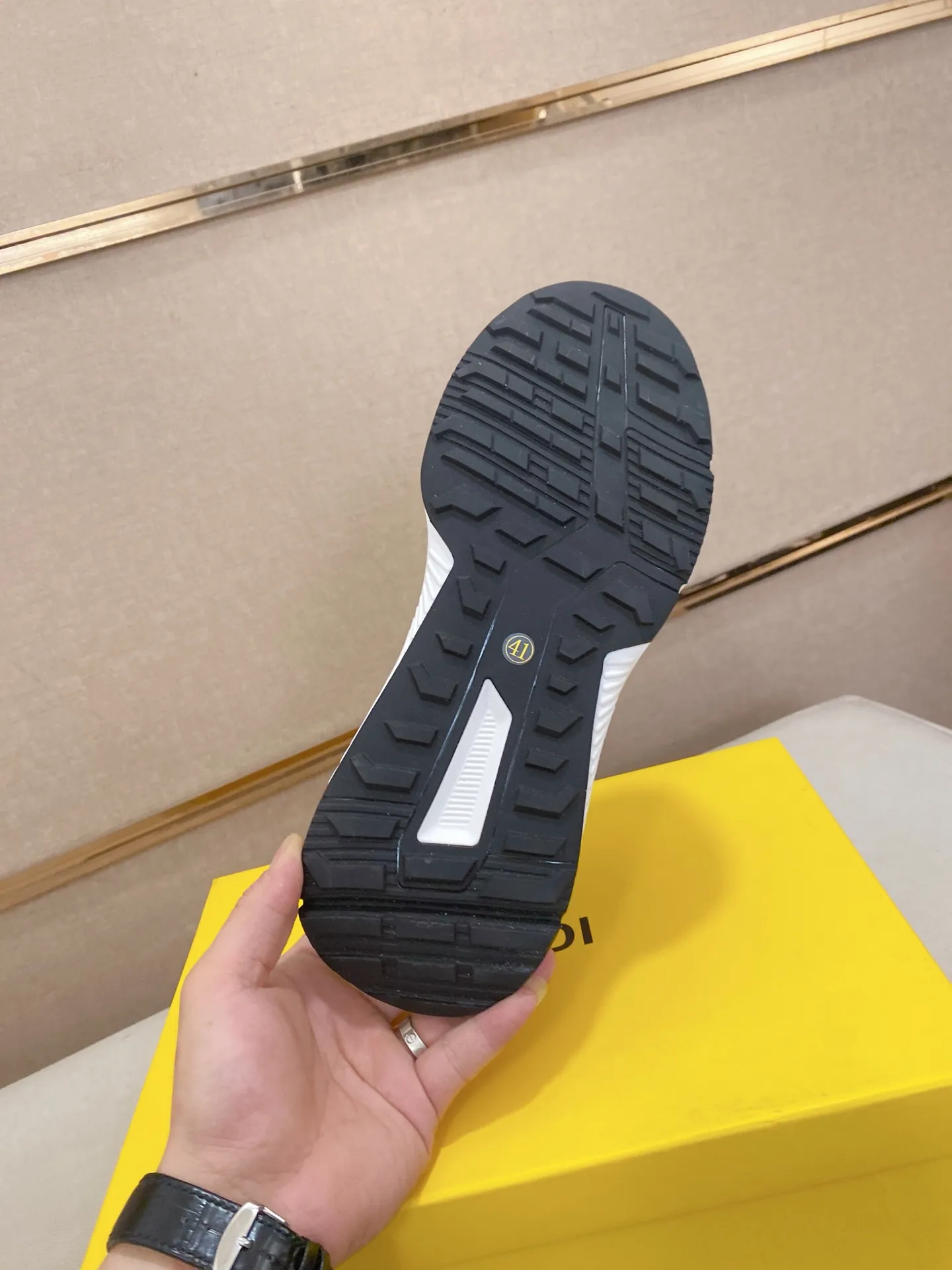 Men's shoes 💰 462💰 (fendi) New style 👊🏻 upper 🇮🇹 imported cowhide fabric 🇩🇪 lining imported sheepskin lining. The original outsole is molded to highlight the identity of every man, and the upper foot is elegant and stable🚶🏻🚶🏻The high-end custom counters reproduce the original version📯No matter the wind or rain, the shoe last remains unchanged and can withstand the verification of time🔍️,🔵 Size: 38-44